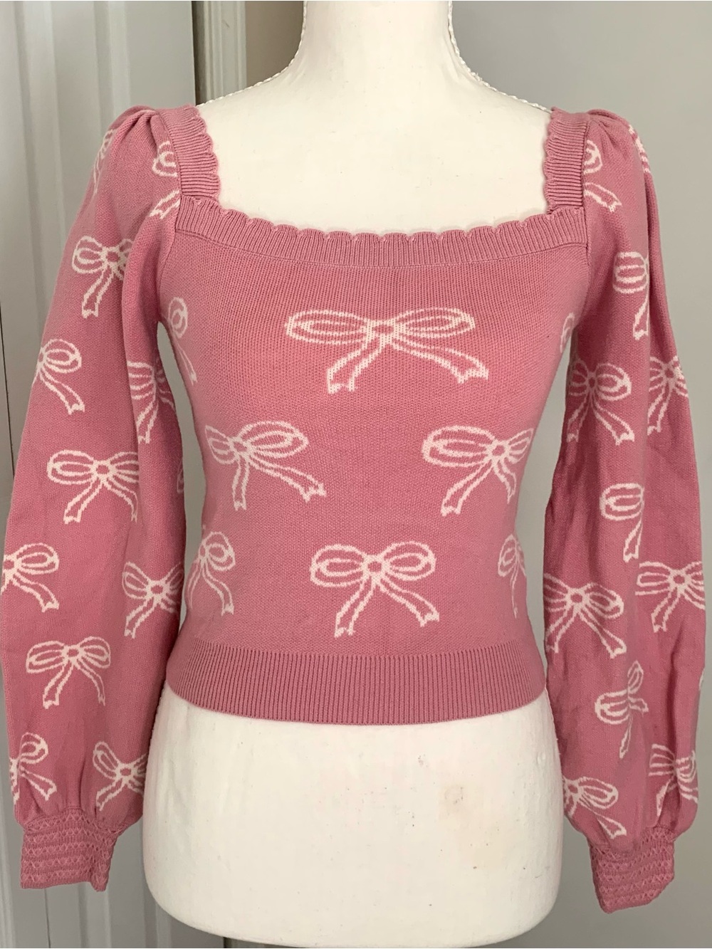 Willow & Wind Pretty Pink Bow Sweater Scalloped Square Neck Peasant Sleeve Sz XS